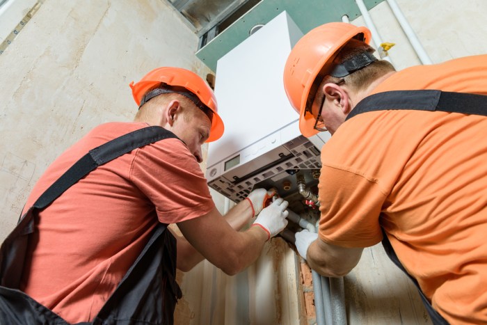 Persona que repara las instalaciones de gas